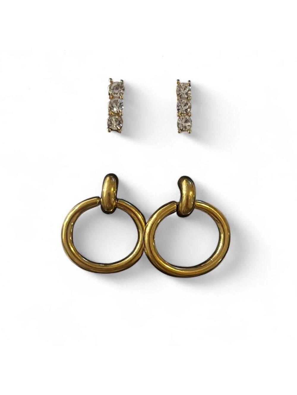 A set of 2 Vintage Gold-Tone Elegant earrings